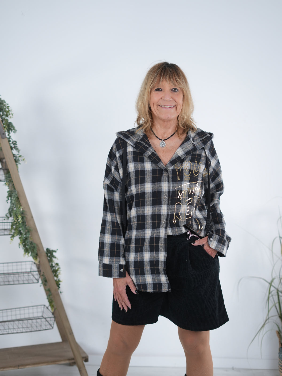 lockere Vokuhila Bluse mit Schriftzug, kariert