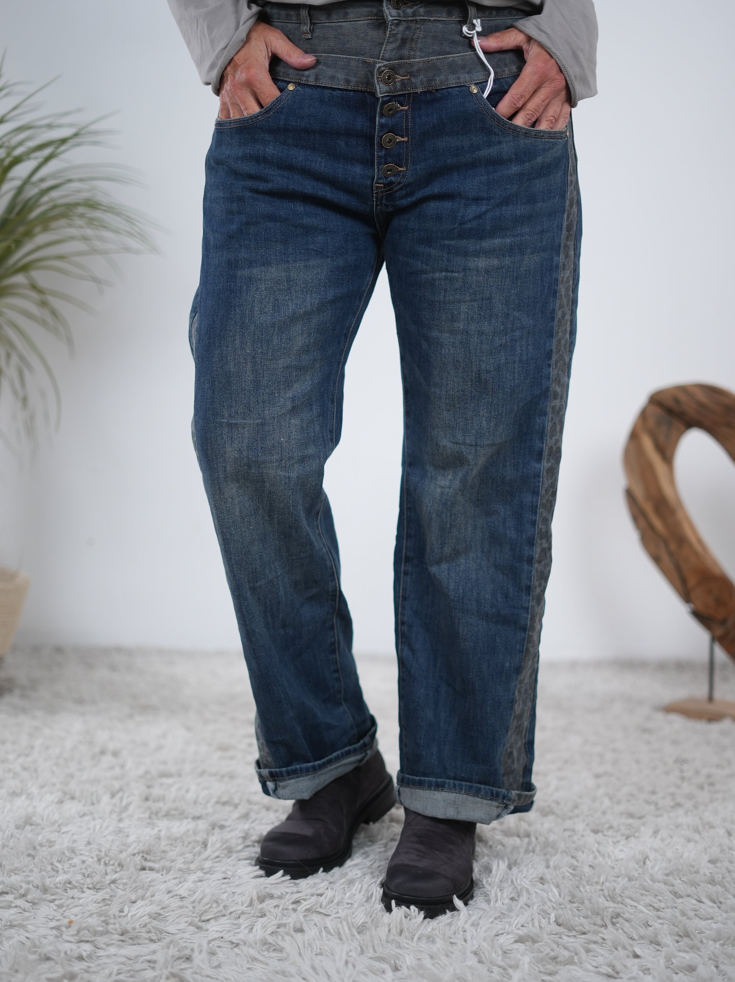 Marlene Jeans mit Leo Akzenten