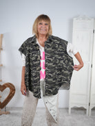 oversize Camouflage Weste mit großen Knöpfen