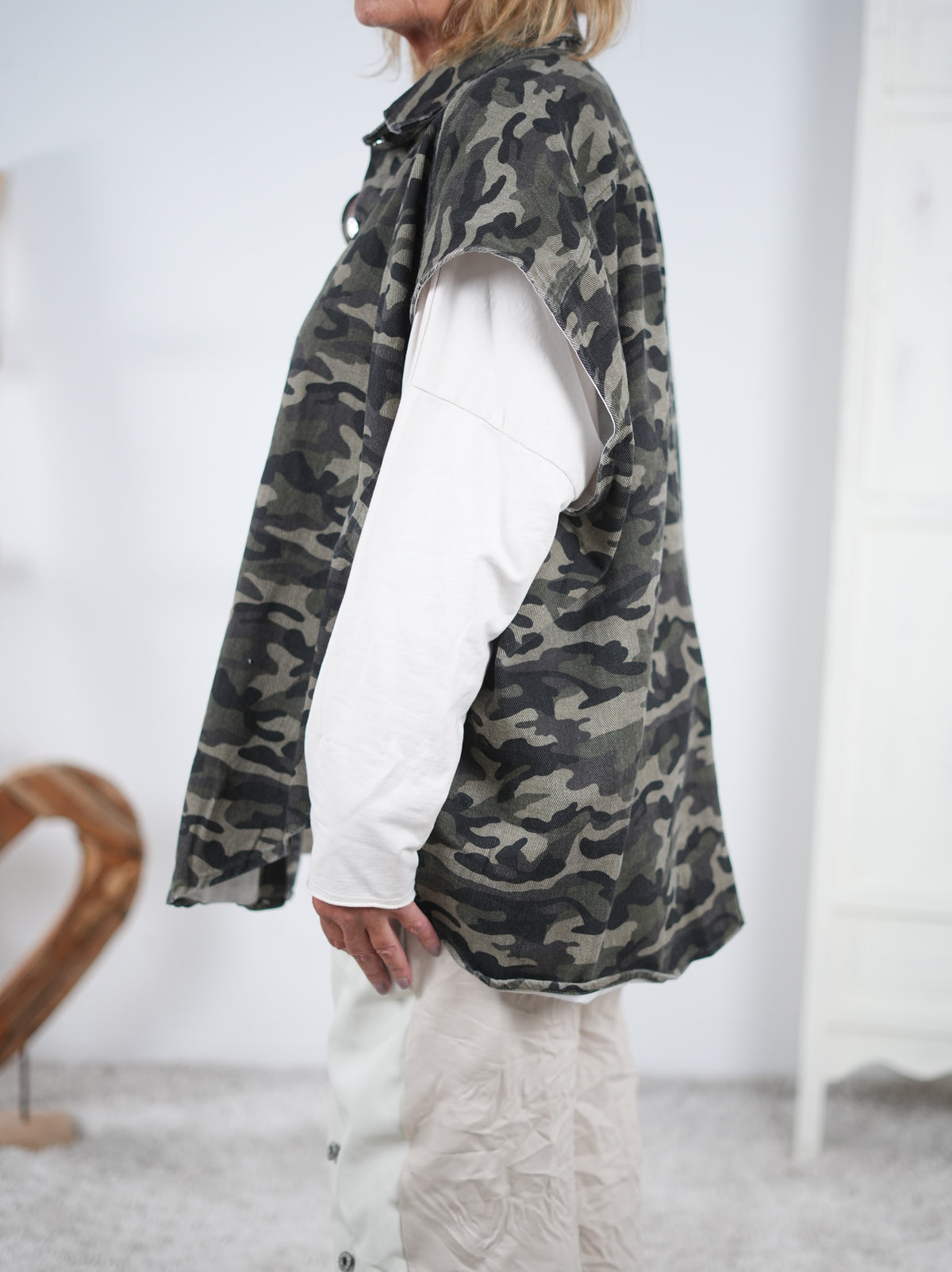 oversize Camouflage Weste mit großen Knöpfen