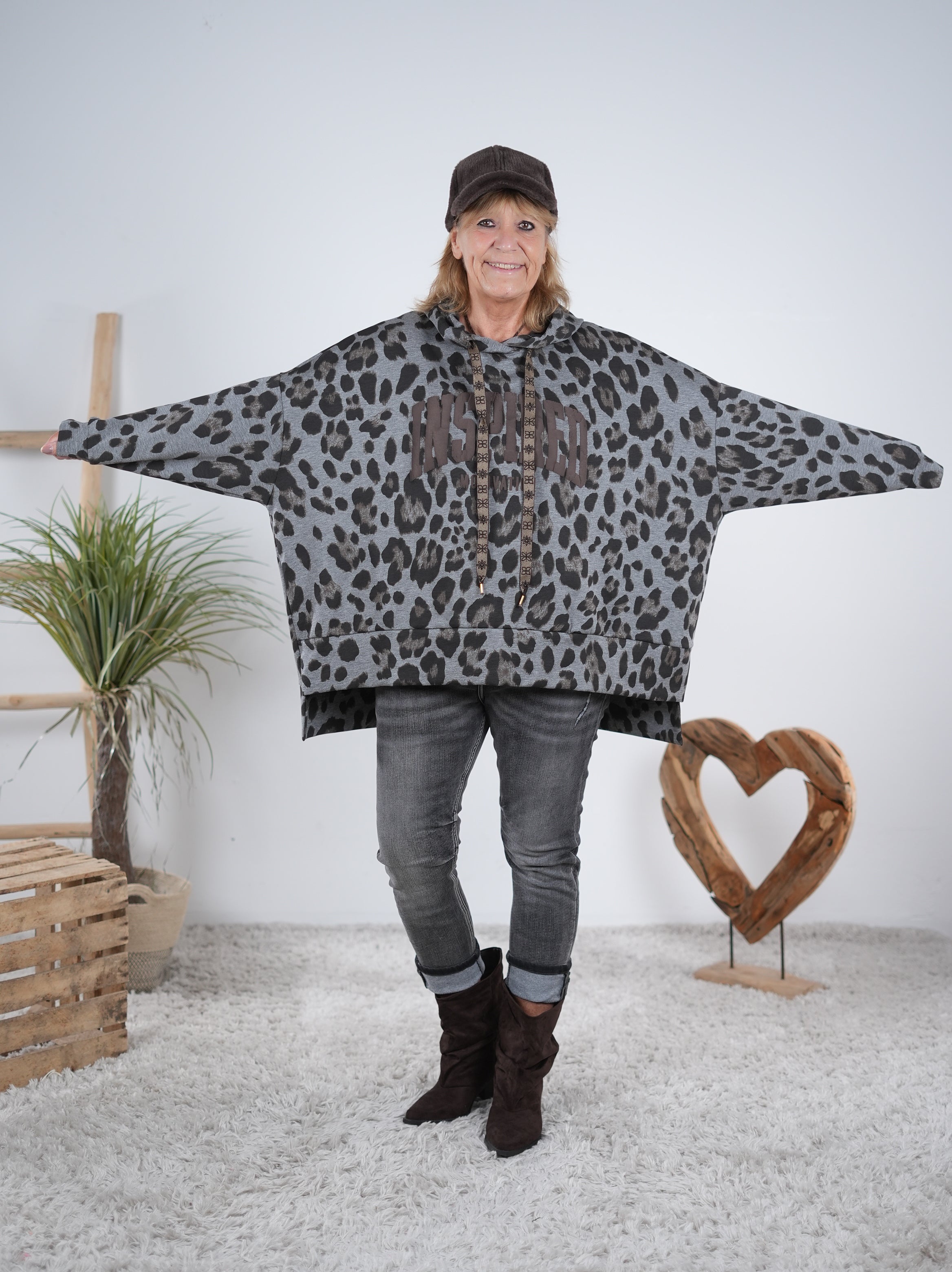 oversize Hoody im Leo Look mit "inspired" Schriftzug Grau