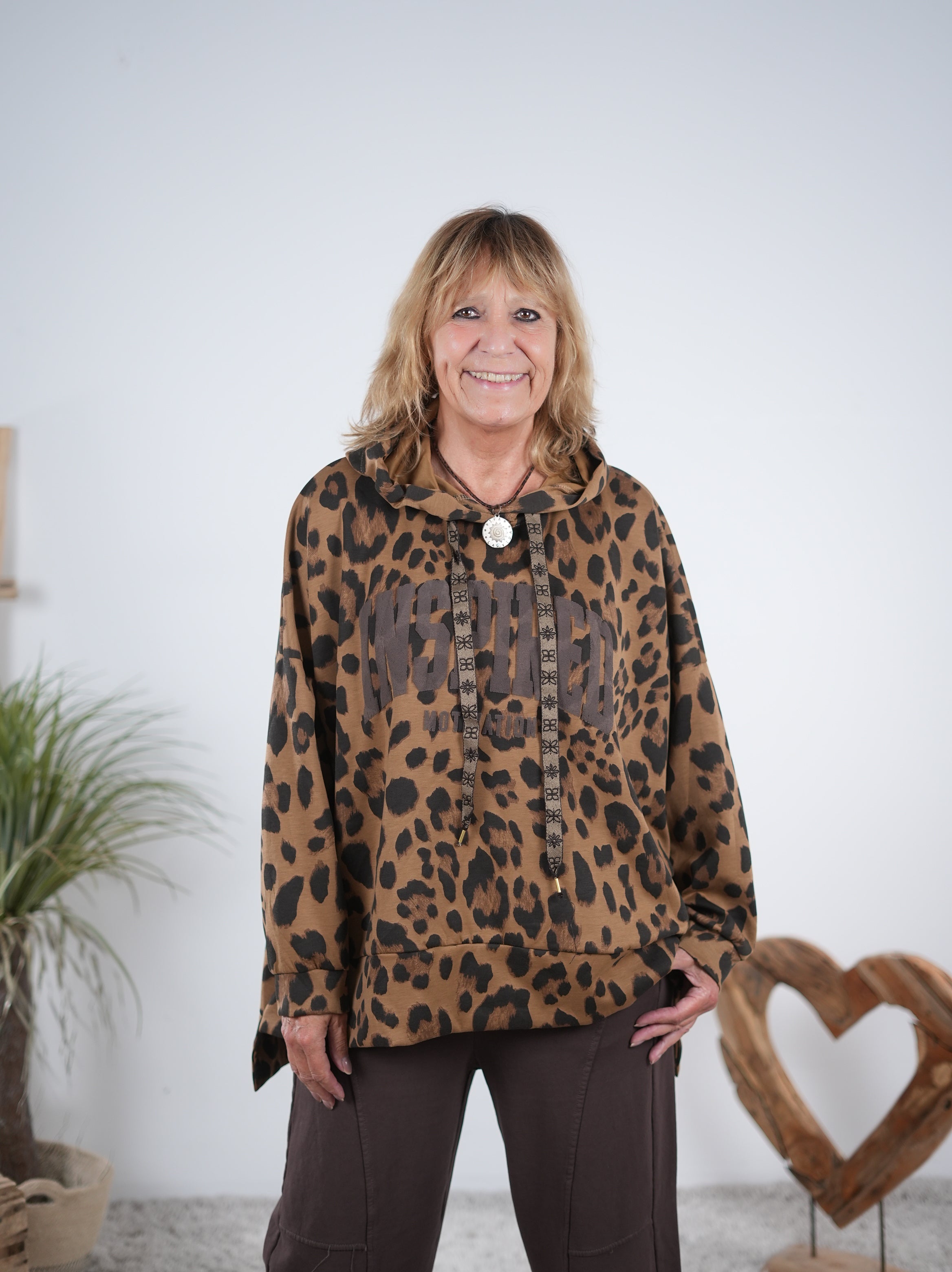 oversize Hoody im Leo Look mit "inspired" Schriftzug Camel