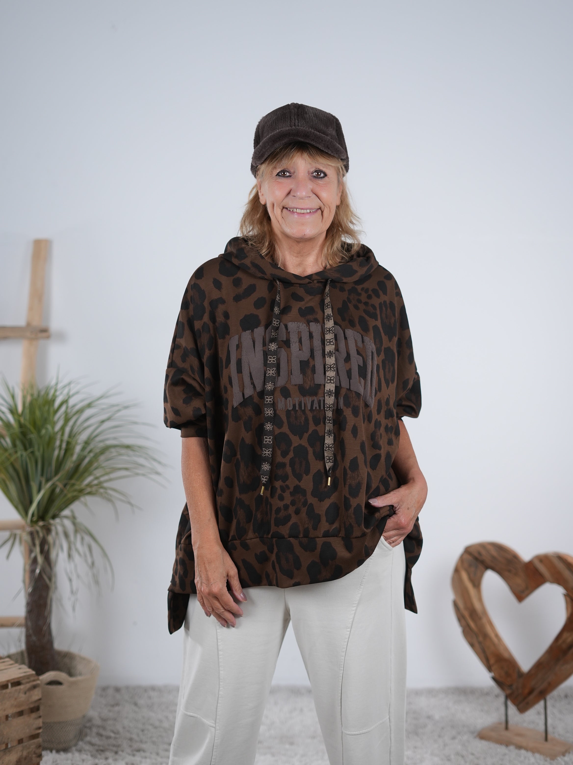 oversize Hoody im Leo Look mit "inspired" Schriftzug Schoko
