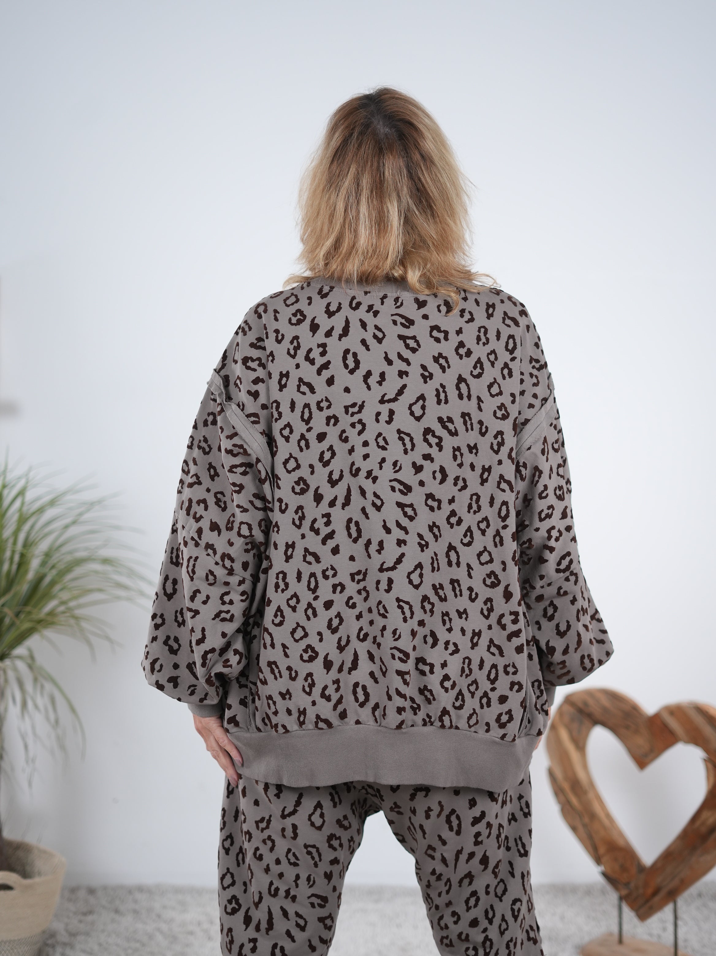 oversize Leo Sweater mit Außennähten