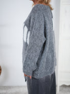 oversize Strickpulli mit Schriftzug im Vokuhila Schnitt