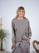 oversize Sweaty im asymmetrischen Schnitt mit Außennähten