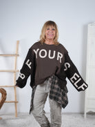 oversize Sweaty mit Schriftzug und Strickärmeln Schoko