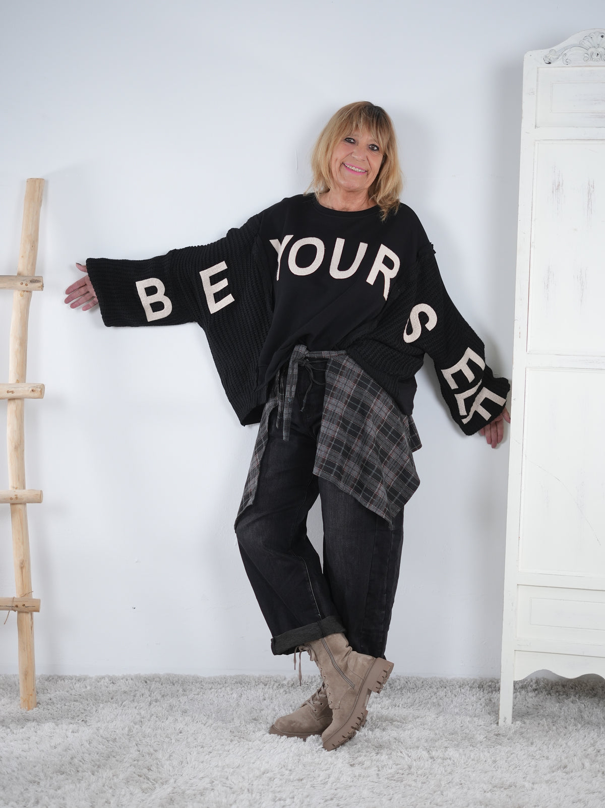 oversize Sweaty mit Schriftzug und Strickärmeln Schwarz