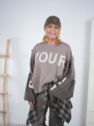 oversize Sweaty mit Schriftzug und Strickärmeln
