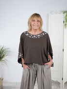 Poncho Shirt mit Leo Akzenten Schoko