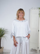 Poncho Shirt mit Leo Akzenten