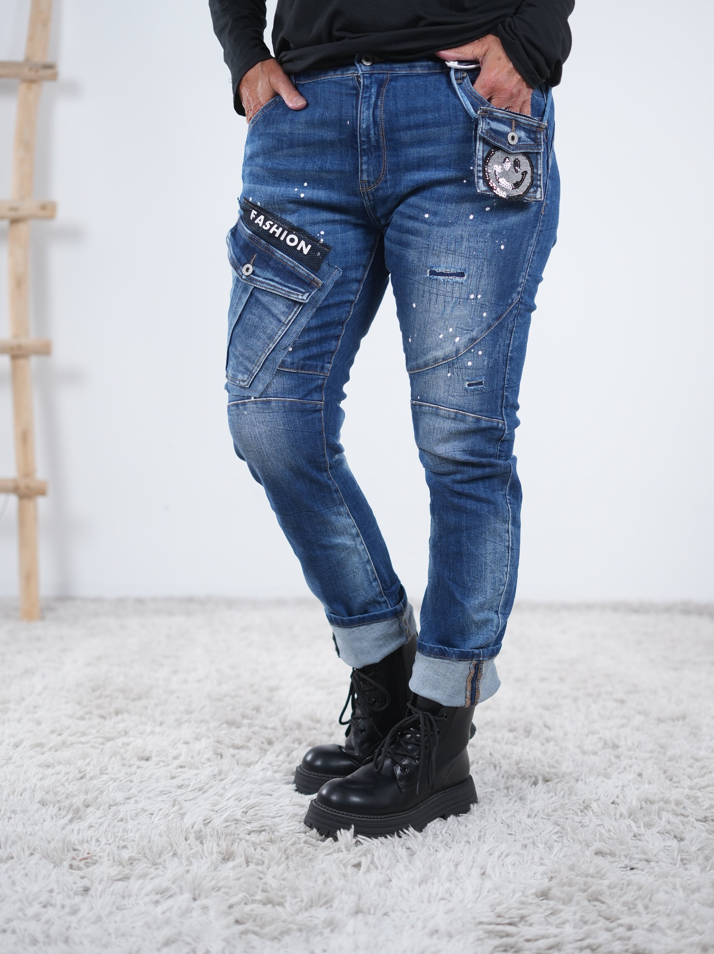 regular fit Jeans mit aufgesetzter Tasche und Smile Patch Blau