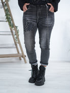 Regular Fit Jeans mit Patch und Chain, grau