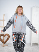 Sportlicher Hoody mit Känguru Tasche und Neon Details Grau
