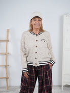 Süße College Jacke aus Strick mit "Boheme"Schriftzug Beige