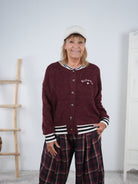 Süße College Jacke aus Strick mit "Boheme"Schriftzug Bordeaux