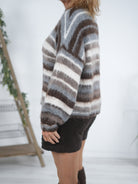 Süßer, gestreifter Strickpulli mit Rundhalsausschnitt