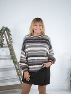 Süßer, gestreifter Strickpulli mit Rundhalsausschnitt