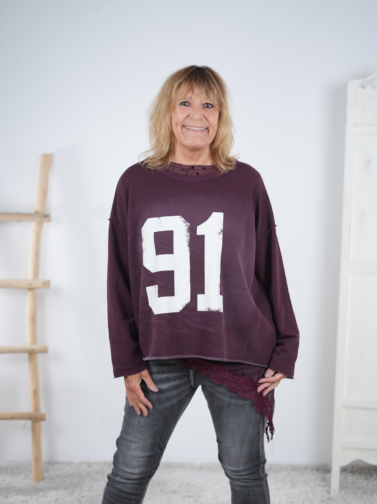 Sweatshirt mit großem Print und ausgefranstem Abschluss Bordeaux