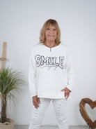 Sweaty mit "Smile" Schriftzug Weiß