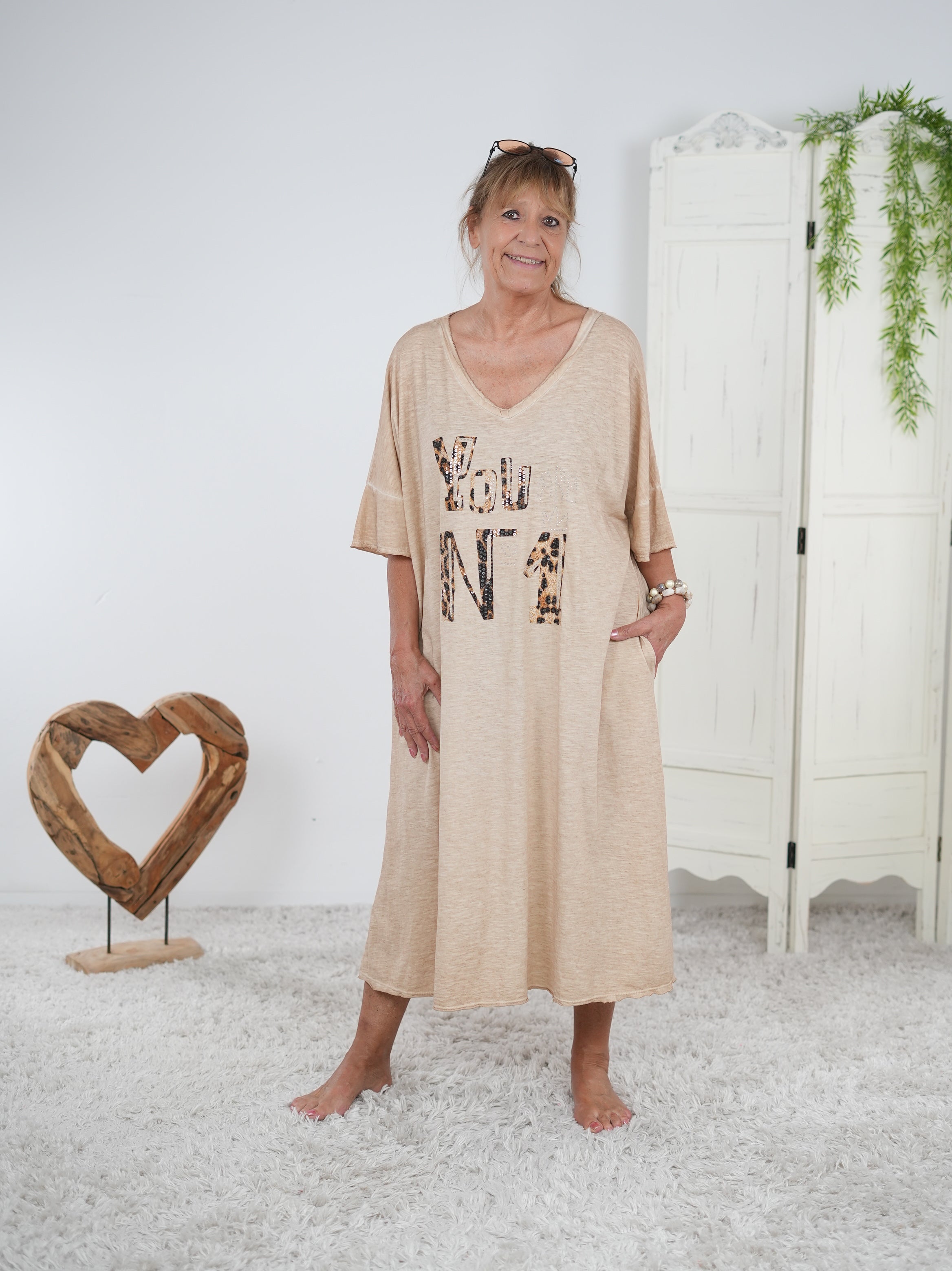 T-Shirt Kleid mit V-Ausschnitt Camel