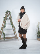 Teddy Jacke mit Reißverschluss und Eingriffstaschen Beige