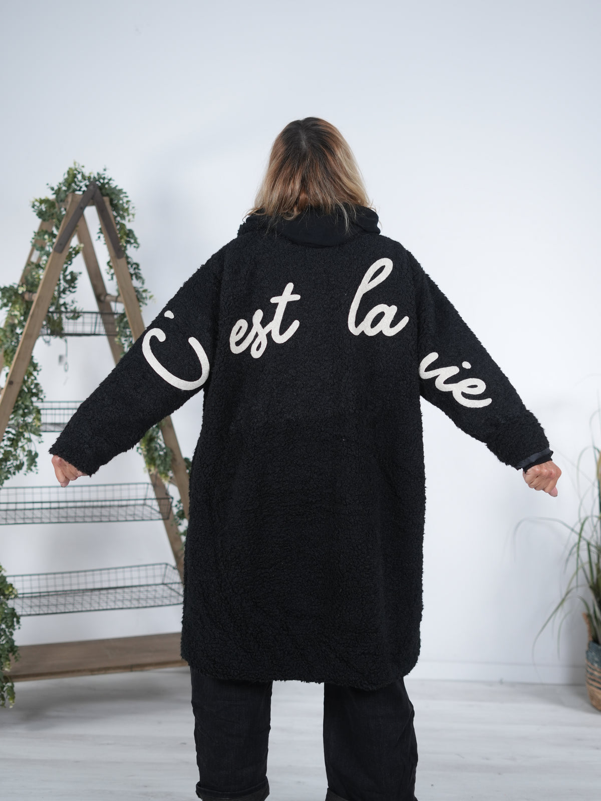Teddymantel mit "c'est la vie" Schriftzug Schwarz