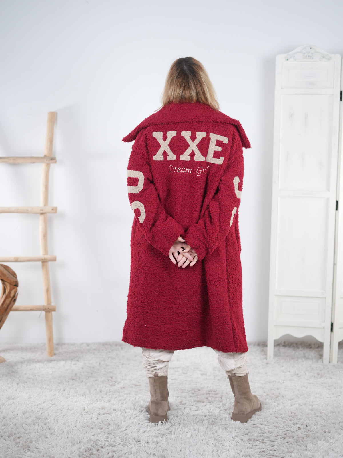 Teddymantel mit Hingucker Schriftzug Rot