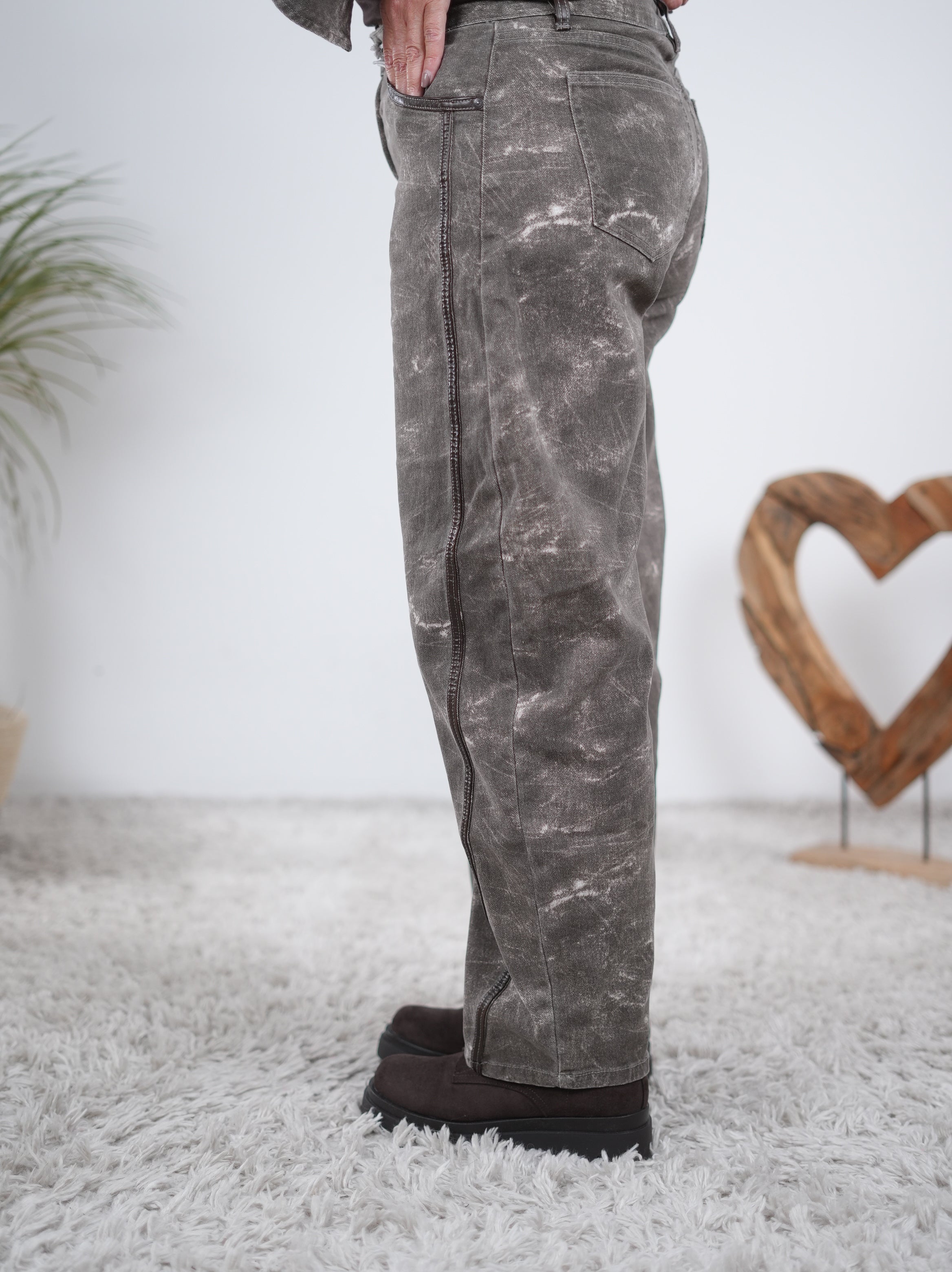 Trendige Barrel Jeans mit Kunstledernähten