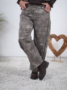 Trendige Barrel Jeans mit Kunstledernähten
