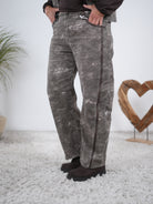 Trendige Barrel Jeans mit Kunstledernähten