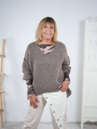 unifarbener Strickpullover mit V-Ausschnitt und Außennähten Taupe