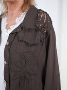 Verspielte Jacke mit Blumen Patches