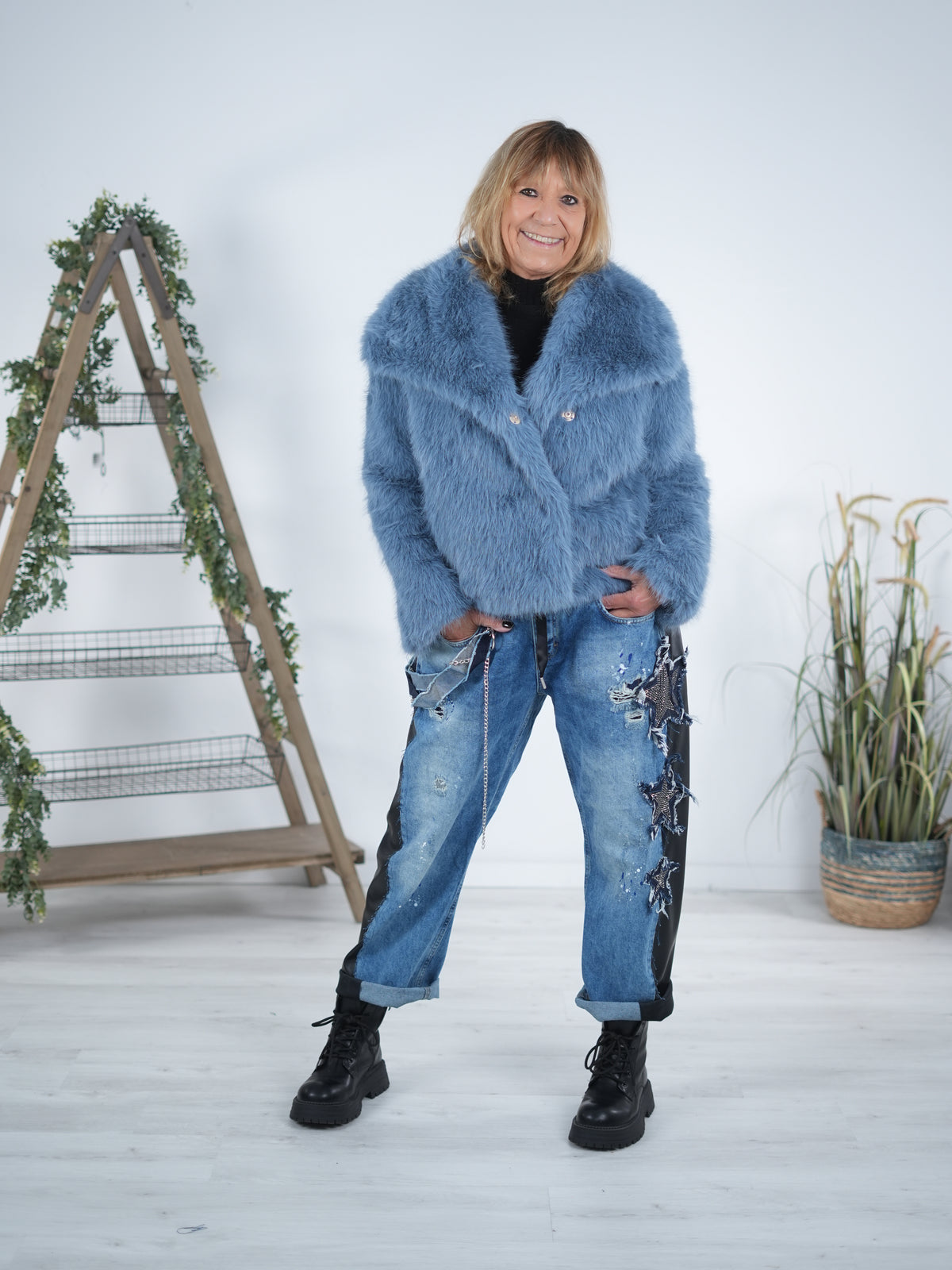 Webpelzjacke mit Knopfleiste und Schalkragen