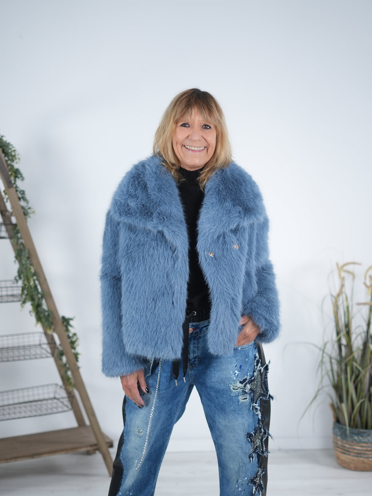 Webpelzjacke mit Knopfleiste und Schalkragen