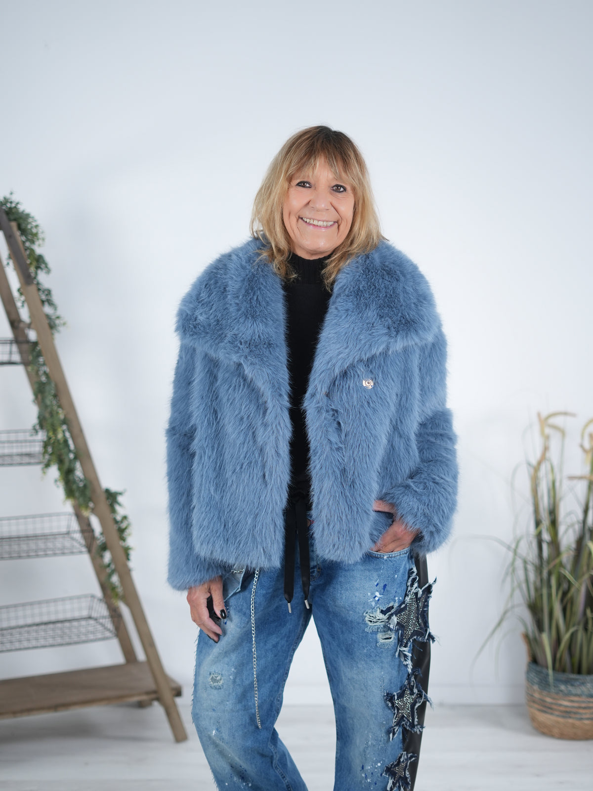 Webpelzjacke mit Knopfleiste und Schalkragen