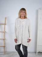 Weicher Strickpullover im Zopfmuster