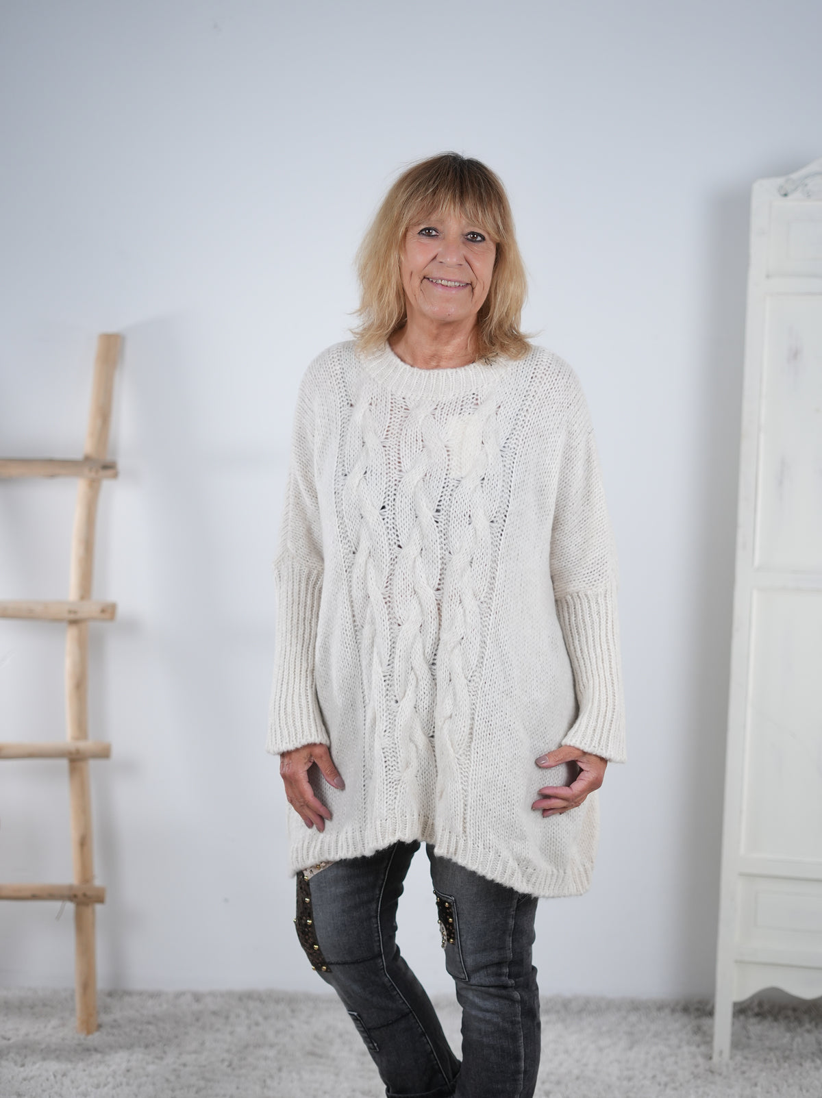 Weicher Strickpullover im Zopfmuster