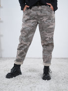 Weite Camouflage Pants mit Gürtel Taupe