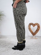 Weite Leo Pants mit Gürtel